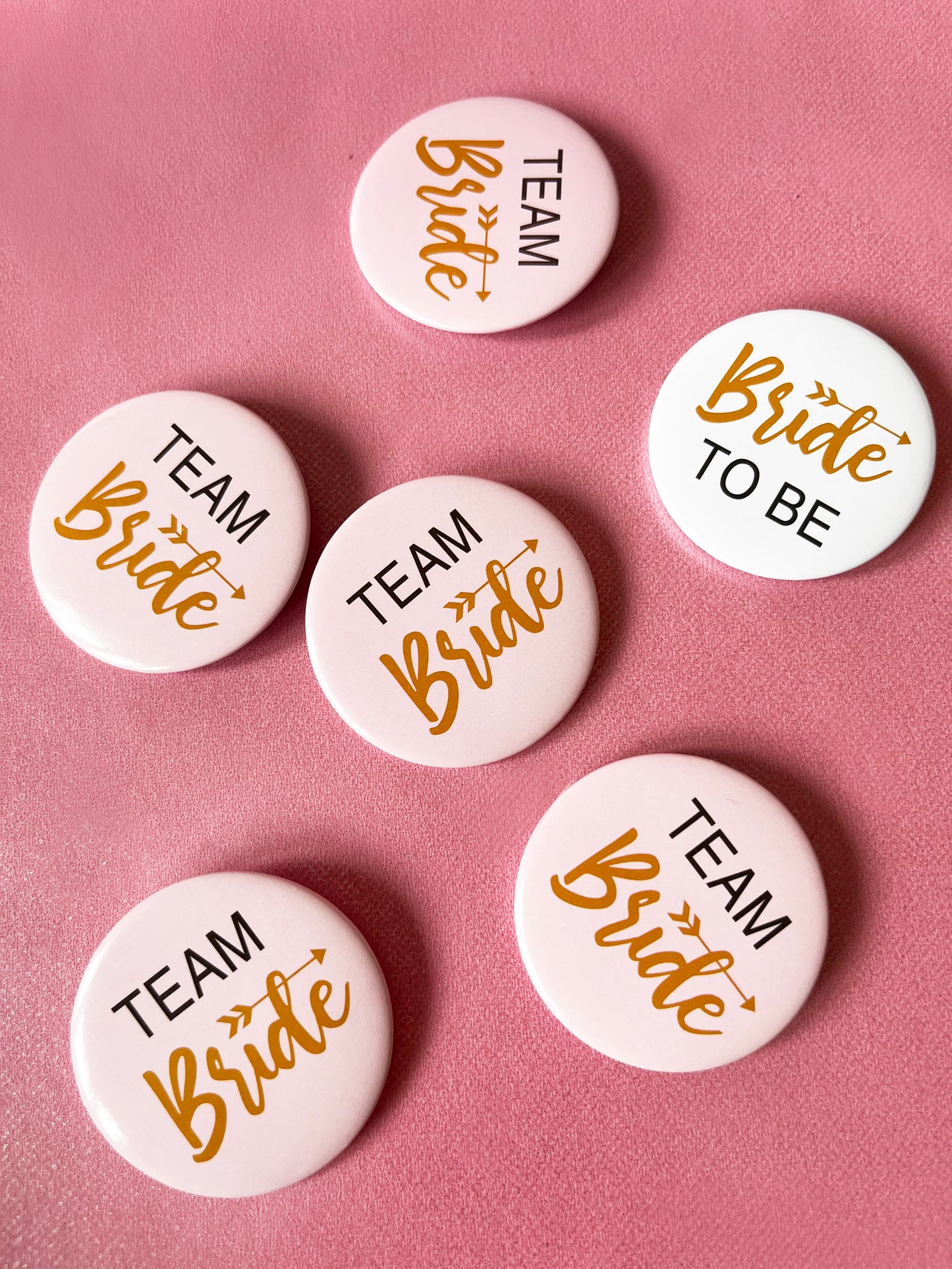 6 darabos kitűzőkészlet lánybúcsú emlékeihez